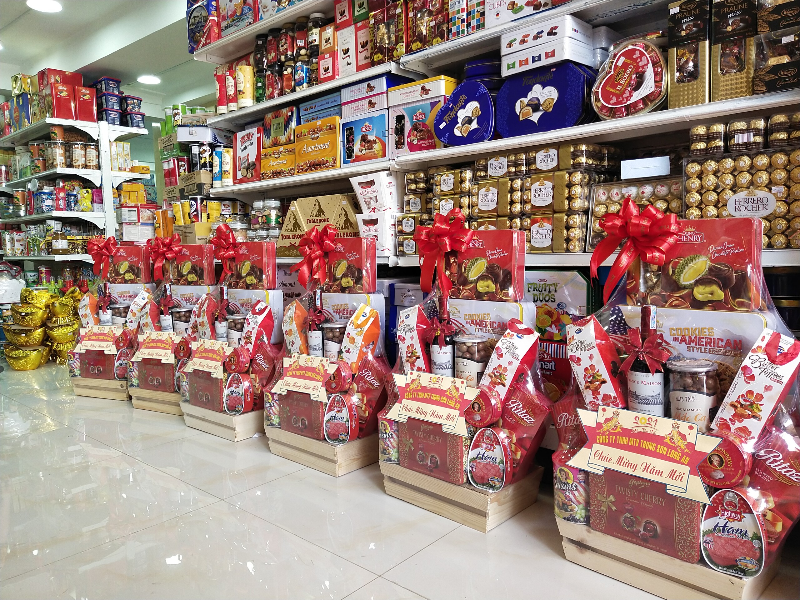 Hương xưa Shop cung cấp bánh kẹo nhập khẩu giá sỉ chiết khấu cao.